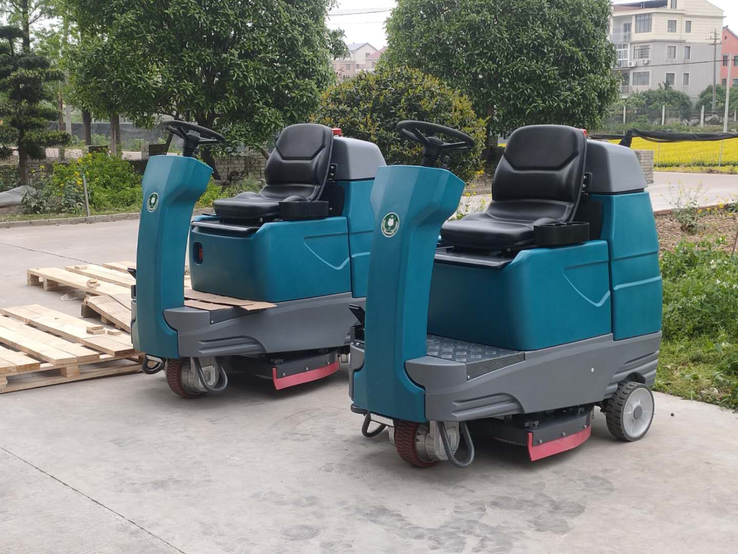 （洁士S70B大型电动双刷驾驶式洗地吸干机）（适用于工厂、超市、地下车库、医院、汽车站、火车站、高铁站、飞机场等）